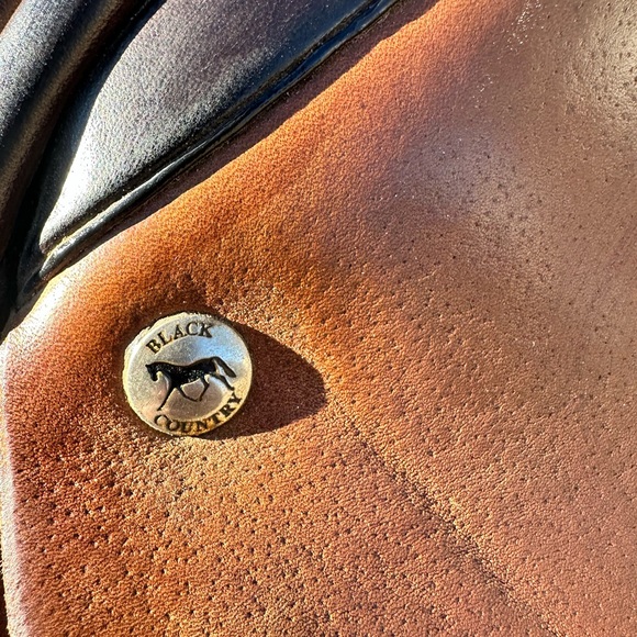 17.5” MW Black Country Wexford. 17.5” beautiful two toned leather - Picture 4 of 7